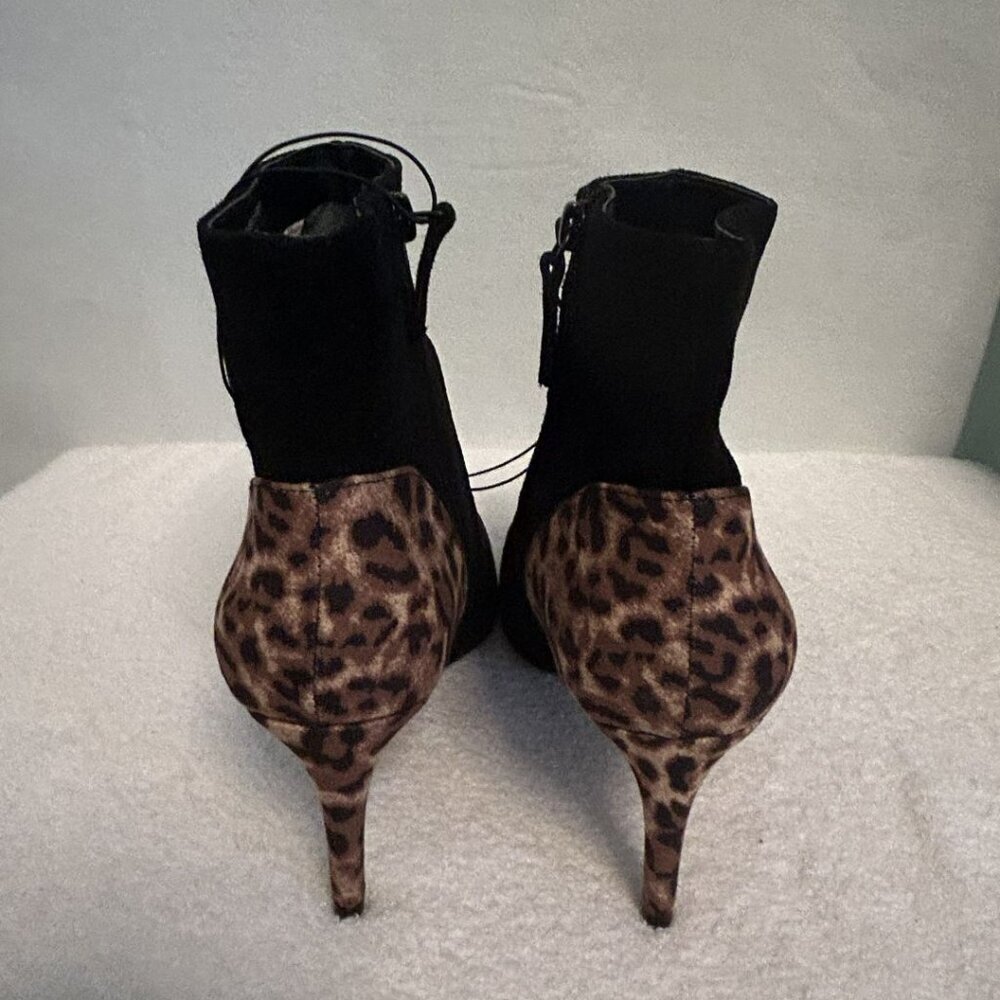 NWOB Violet & Red Quintin Black and Leopard Print Suede Heeled Booties 8.5 - Picture 10 of 14